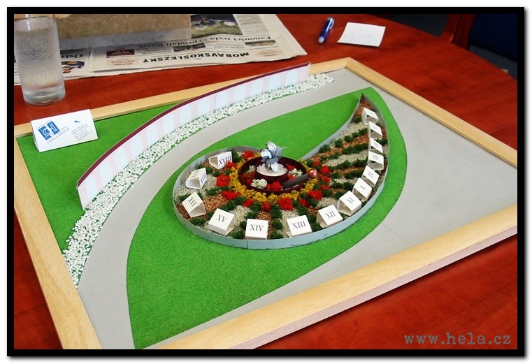 Kvtinov - parkov slunen hodiny v Pti - model