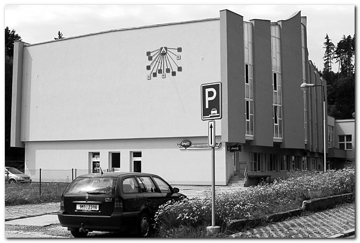 Sluneční hodiny Kulturní dům Hlubočky Mariánské údolí