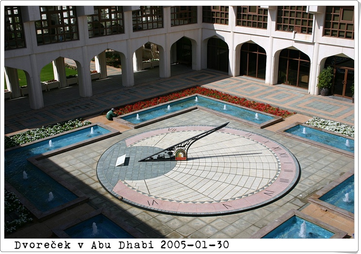 Sluneční hodiny v Abu Dhabi
